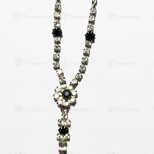 Elegant rhinestone necklace